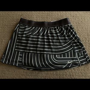 Nike women’s medium tennis skirt